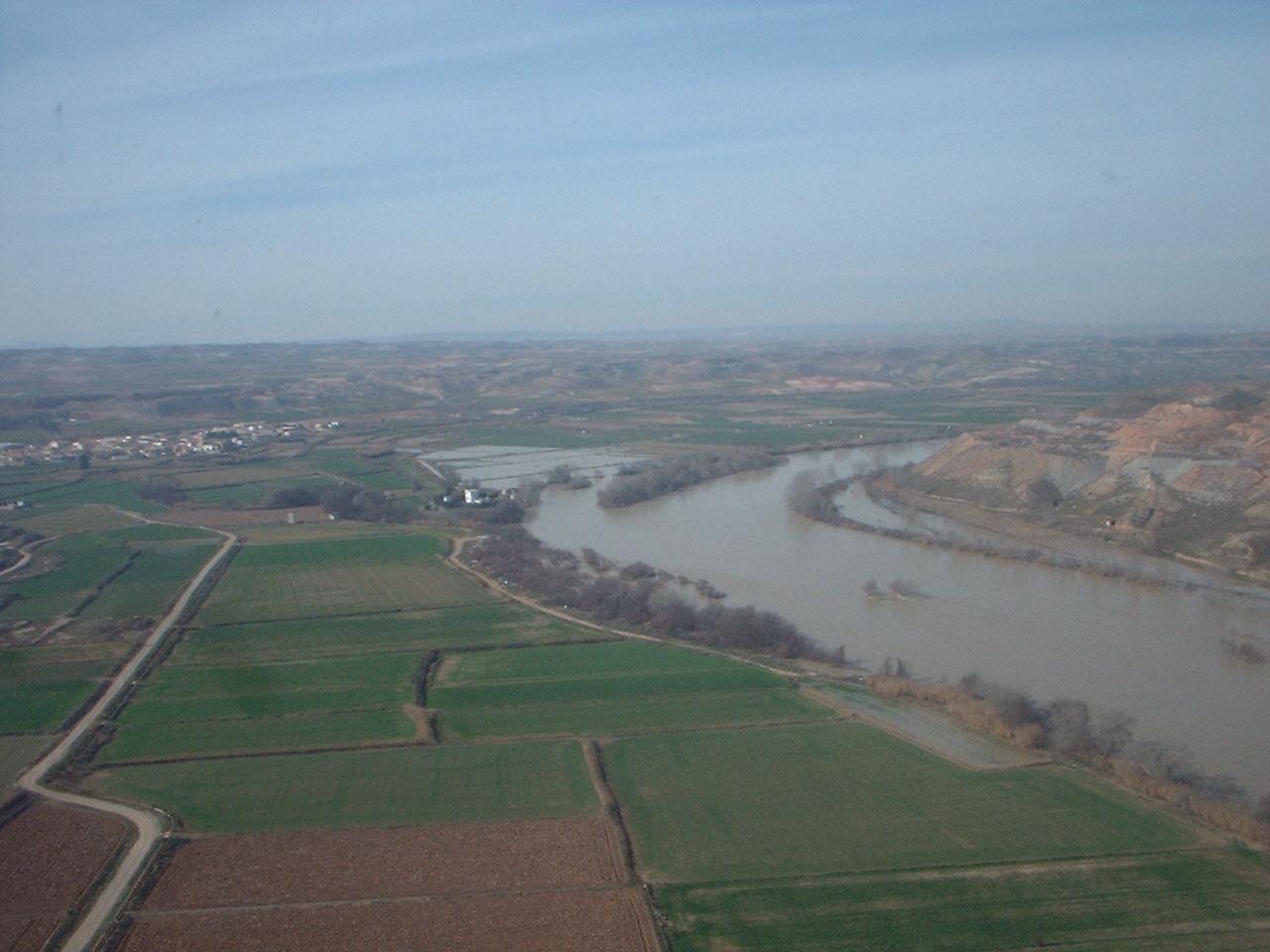 Crecida del Ebro el día 9-02-03 a su paso por la provincia de Zaragoza. 13.
