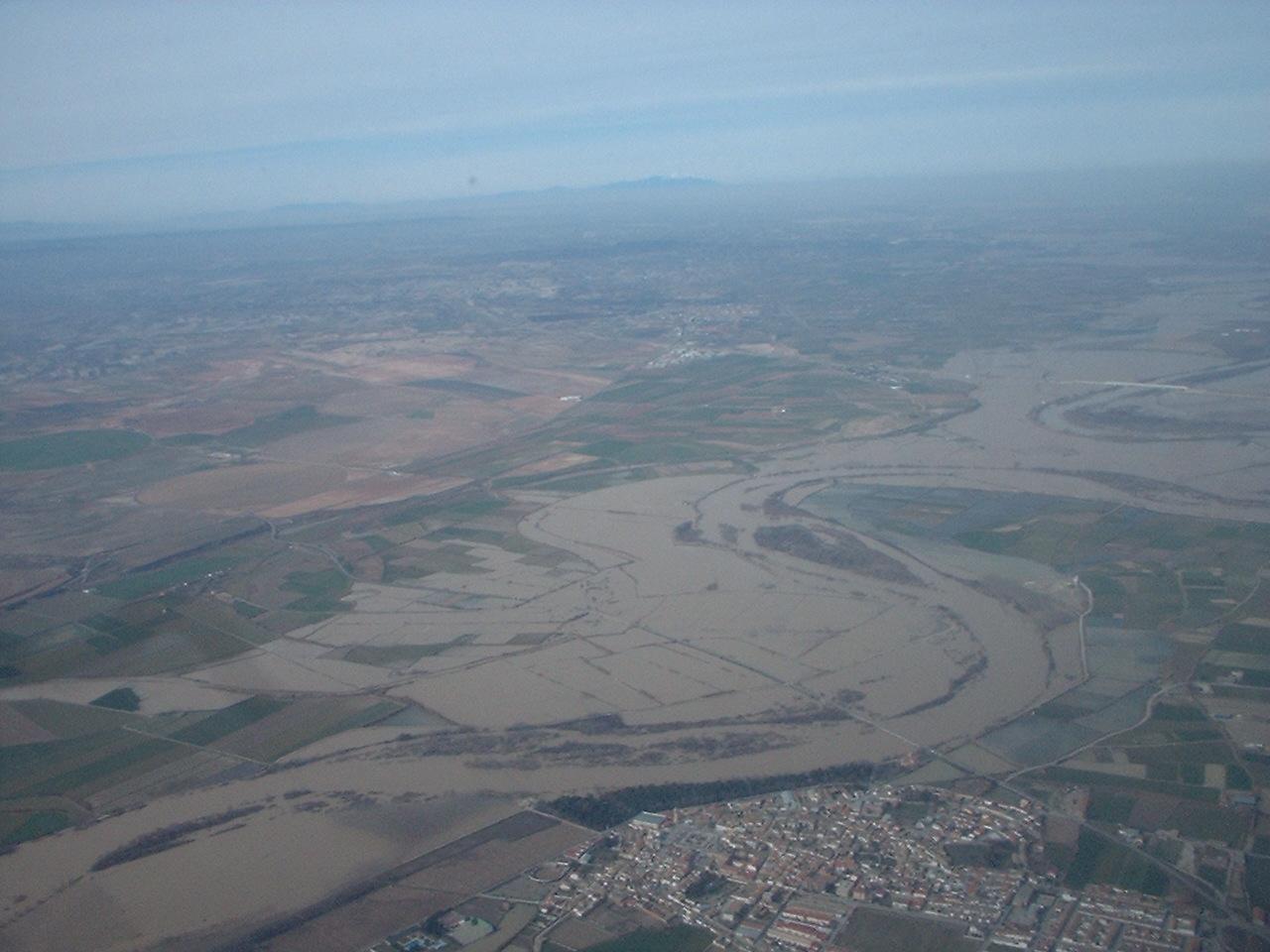 Crecida del Ebro el día 9-02-03 a su paso por la provincia de Zaragoza. 18.