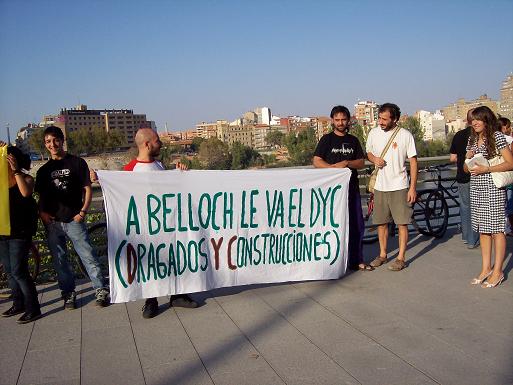 Abrazo por el Ebro en el Puente de Piedra de Zaragoza 15 septiembre de 2007 21