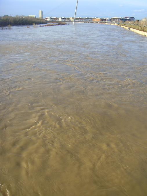 Riada del Ebro el 23 de enero de 2013 a su paso por Zaragoza. 11