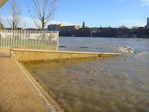 Riada del Ebro el 23 de enero de 2013 a su paso por Zaragoza. 17.