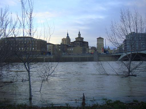 Riada del Ebro el 23 de enero de 2013 a su paso por Zaragoza. 31.