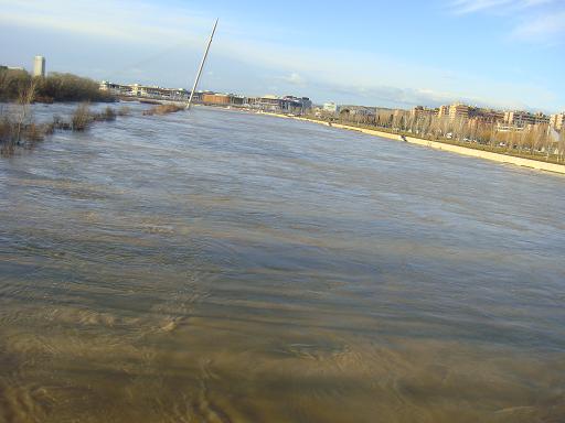 Riada del Ebro el 23 de enero de 2013 a su paso por Zaragoza. 9