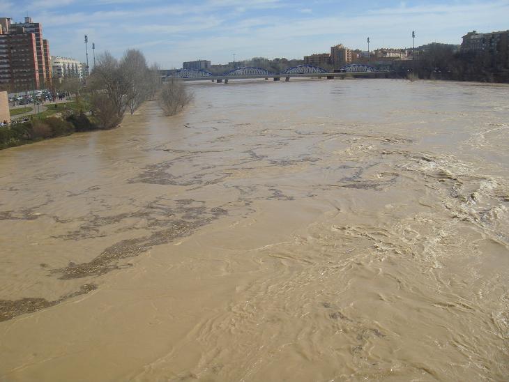 Riada del Ebro el 1 de marzo de 2015 a su paso por Zaragoza. 3
