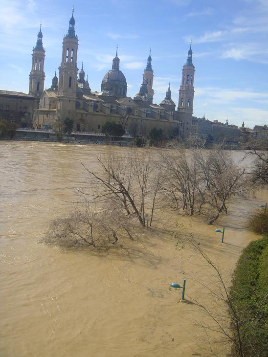 Riada del Ebro el 1 de marzo de 2015 a su paso por Zaragoza. 4
