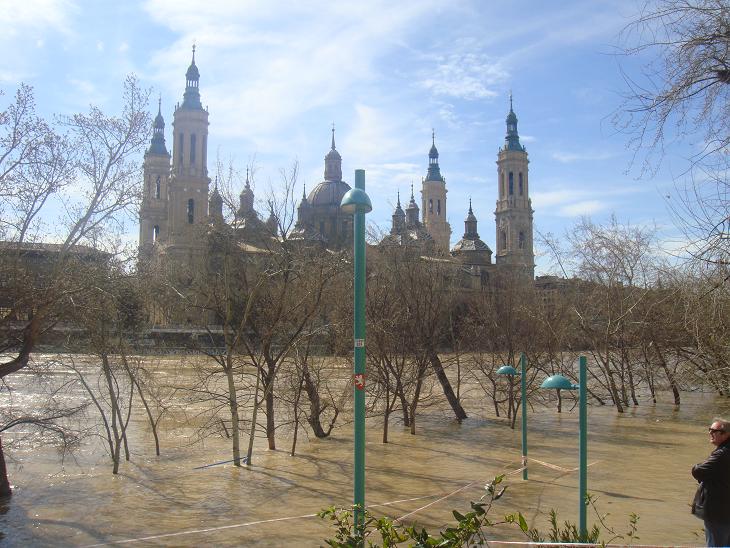 Riada del Ebro el 1 de marzo de 2015 a su paso por Zaragoza. 8