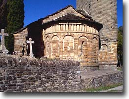Iglesia de San Pedro de L&aacute;rrede. Torre. (siglo XI). Ruta del Serrablo. Huesca
